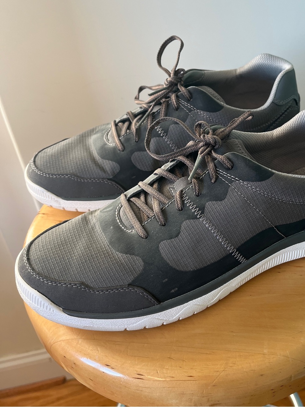 Men's Sz 11 Clarks Tetrasoft Cloudsteppers